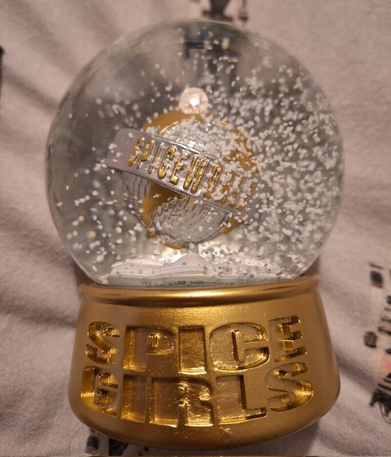 The Spice Girls' SPICEWORLD Commemerative Snow Globe